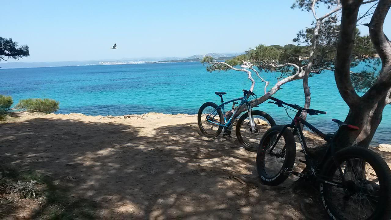 Qui louent des vélos sur l’île Porquerolles ?